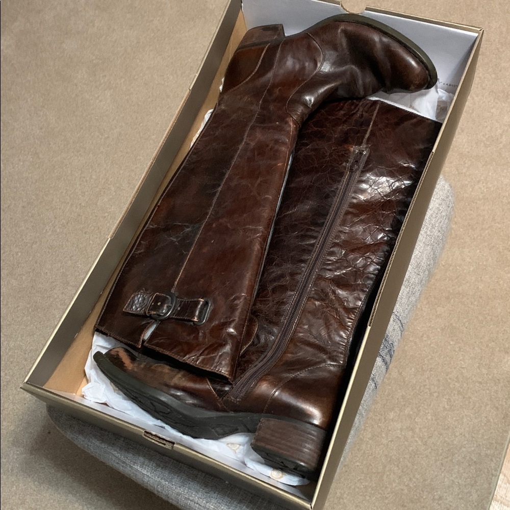 Born ROXIE boots with box